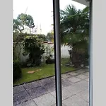 Acces Direct A La Avec Terrasse Jardin