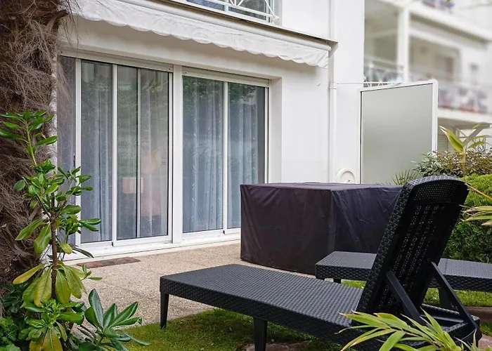 Apartmán Acces Direct A La Avec Terrasse Jardin